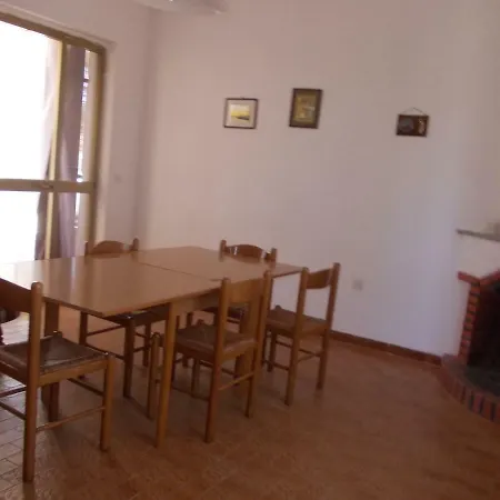 Villetta Ruja بيت للعطل *